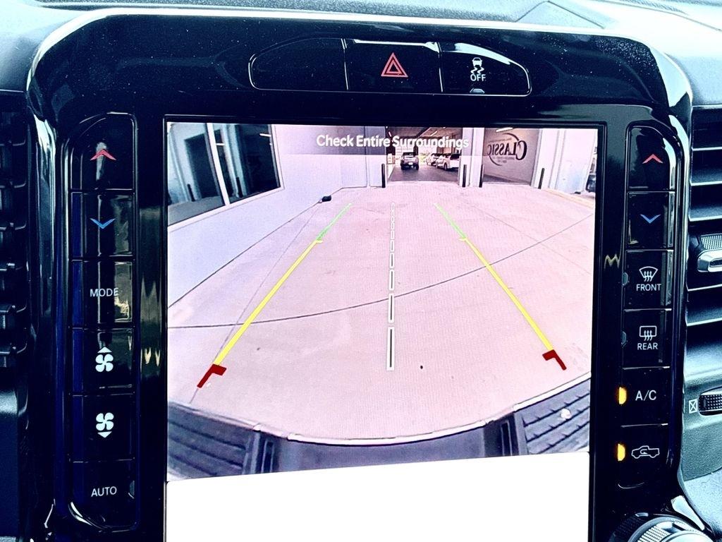 RAM 3500 Tradesman Crew Cab 4WD DRW 2026