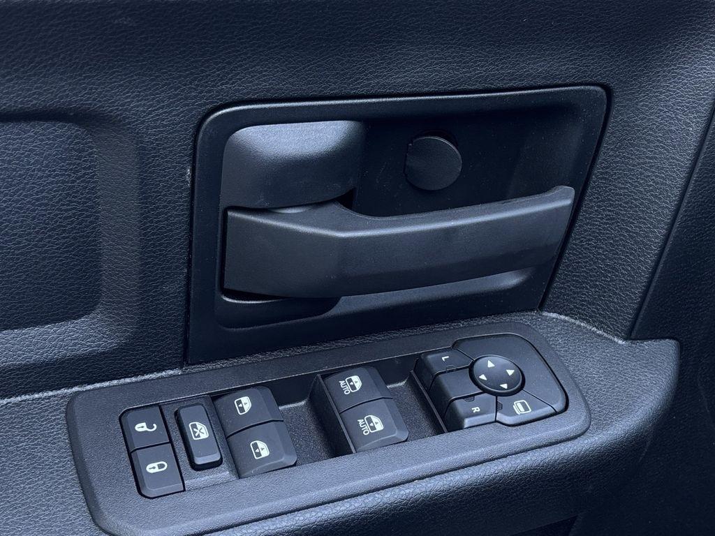 RAM 3500 Tradesman Crew Cab 4WD DRW 2026