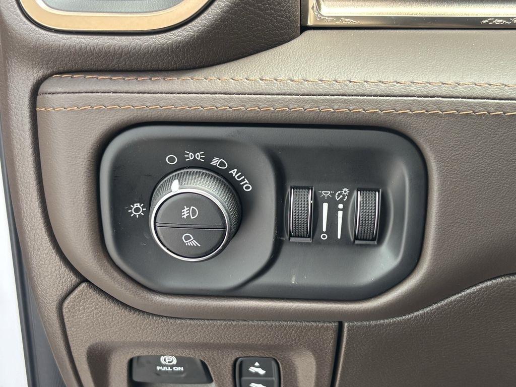 RAM 1500 Limited Crew Cab SWB 4WD 2026