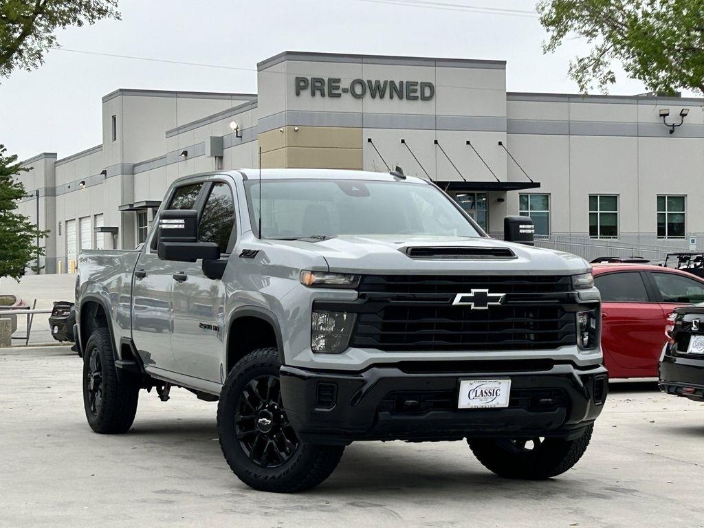 Chevrolet Silverado 2500HD Custom Crew Cab Long Box 4WD 2025