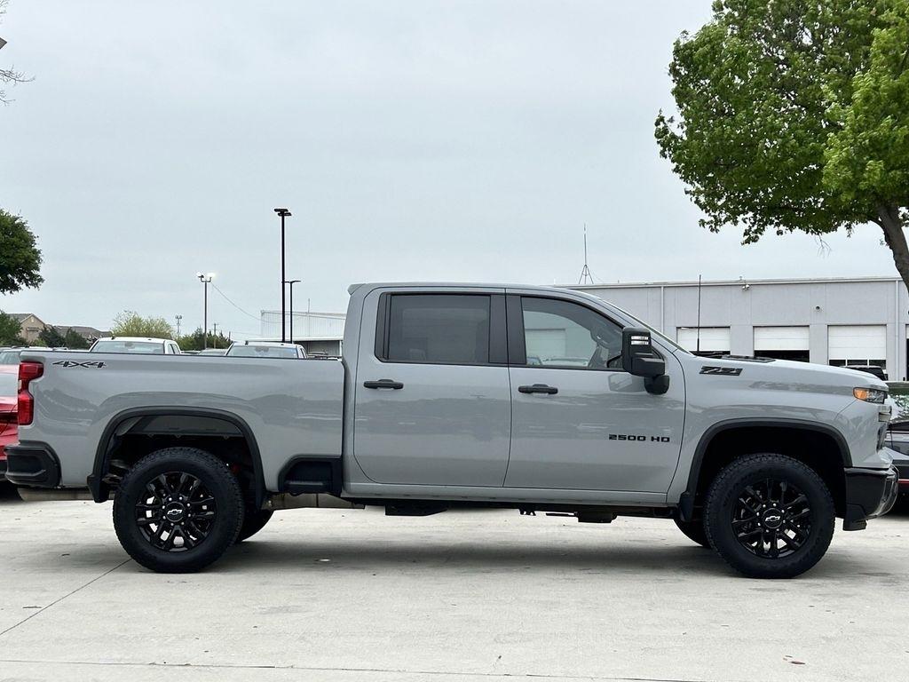 Chevrolet Silverado 2500HD Custom Crew Cab Long Box 4WD 2025