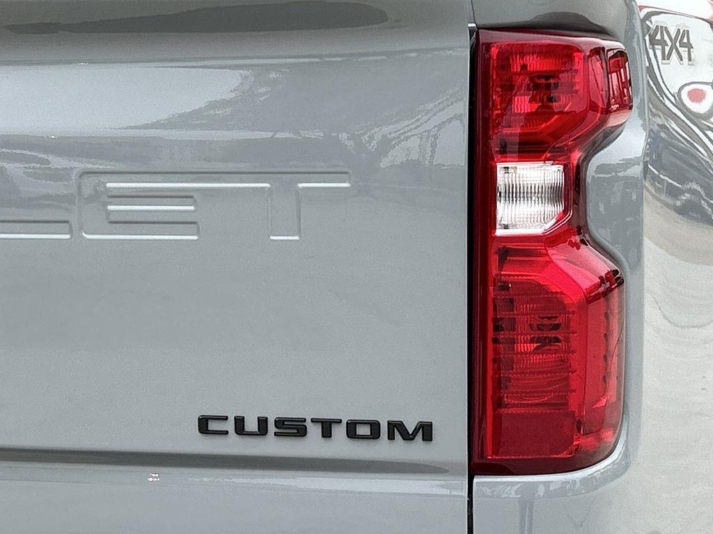 Chevrolet Silverado 2500HD Custom Crew Cab Long Box 4WD 2025