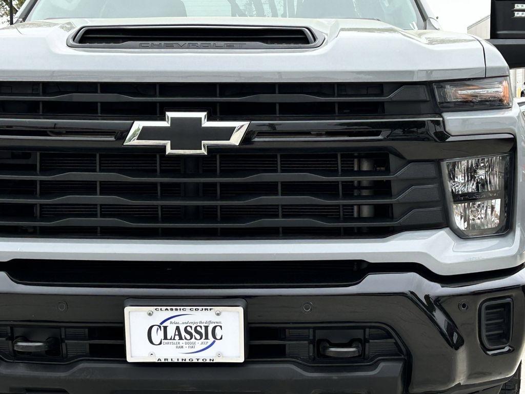 Chevrolet Silverado 2500HD Custom Crew Cab Long Box 4WD 2025