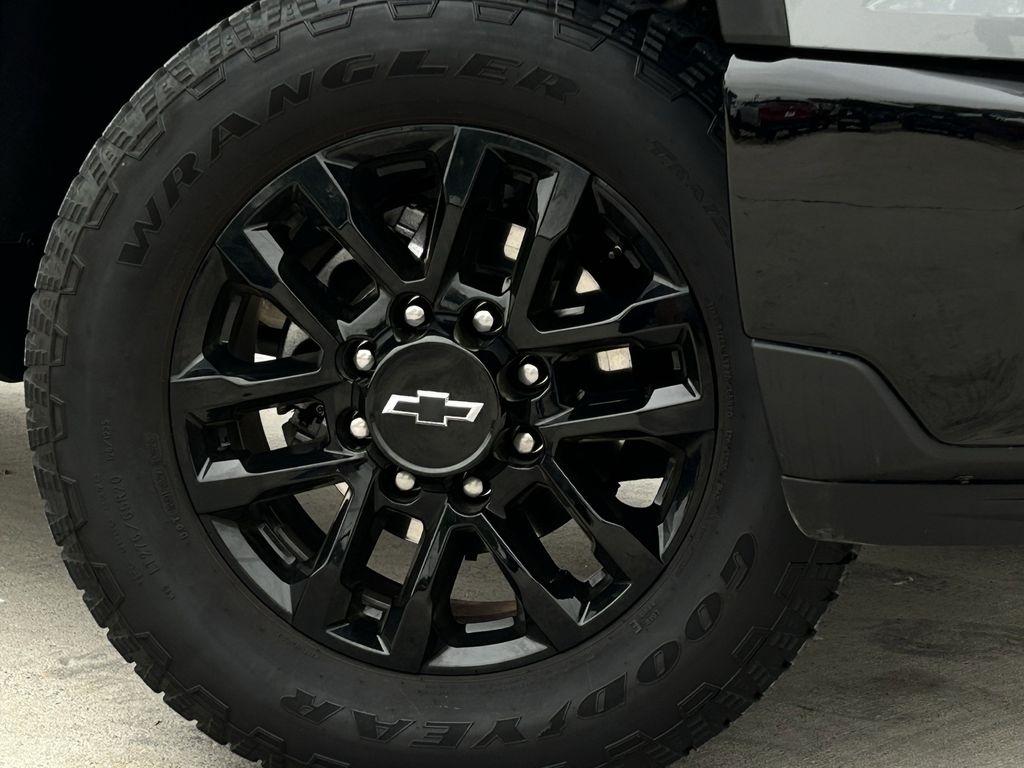 Chevrolet Silverado 2500HD Custom Crew Cab Long Box 4WD 2025