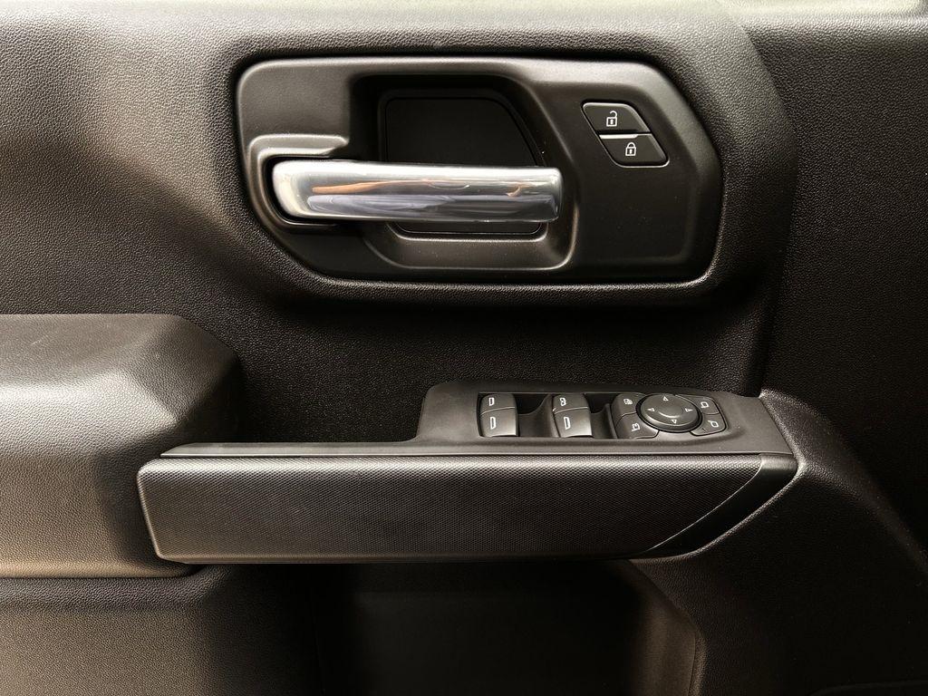 Chevrolet Silverado 2500HD Custom Crew Cab Long Box 4WD 2025