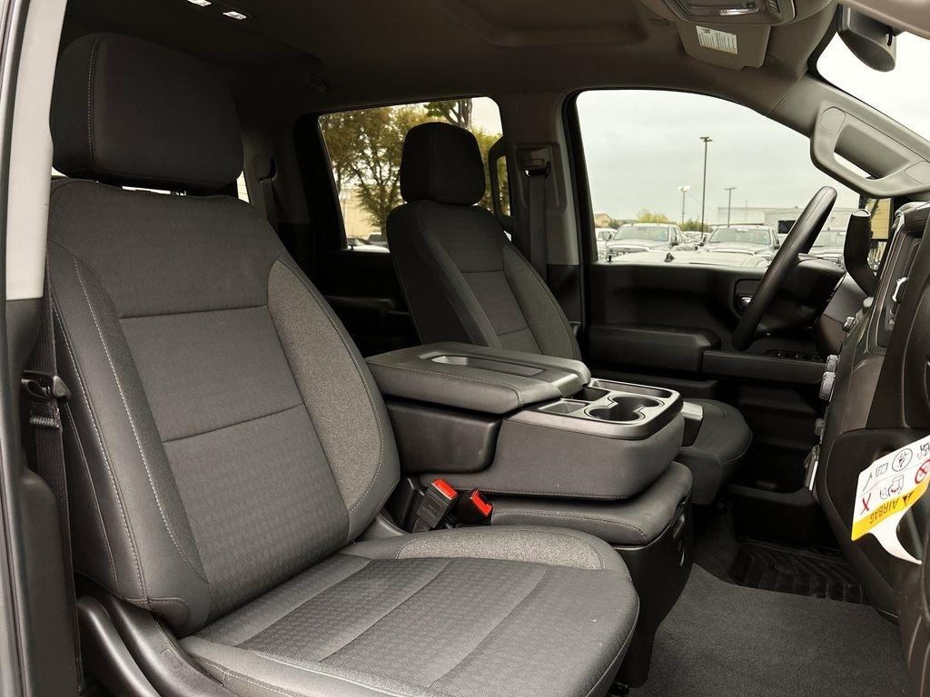 Chevrolet Silverado 2500HD Custom Crew Cab Long Box 4WD 2025