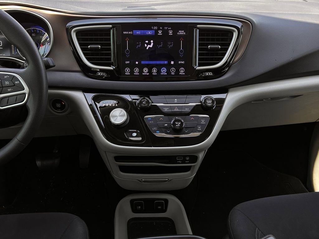 Chrysler Pacifica Touring 2017