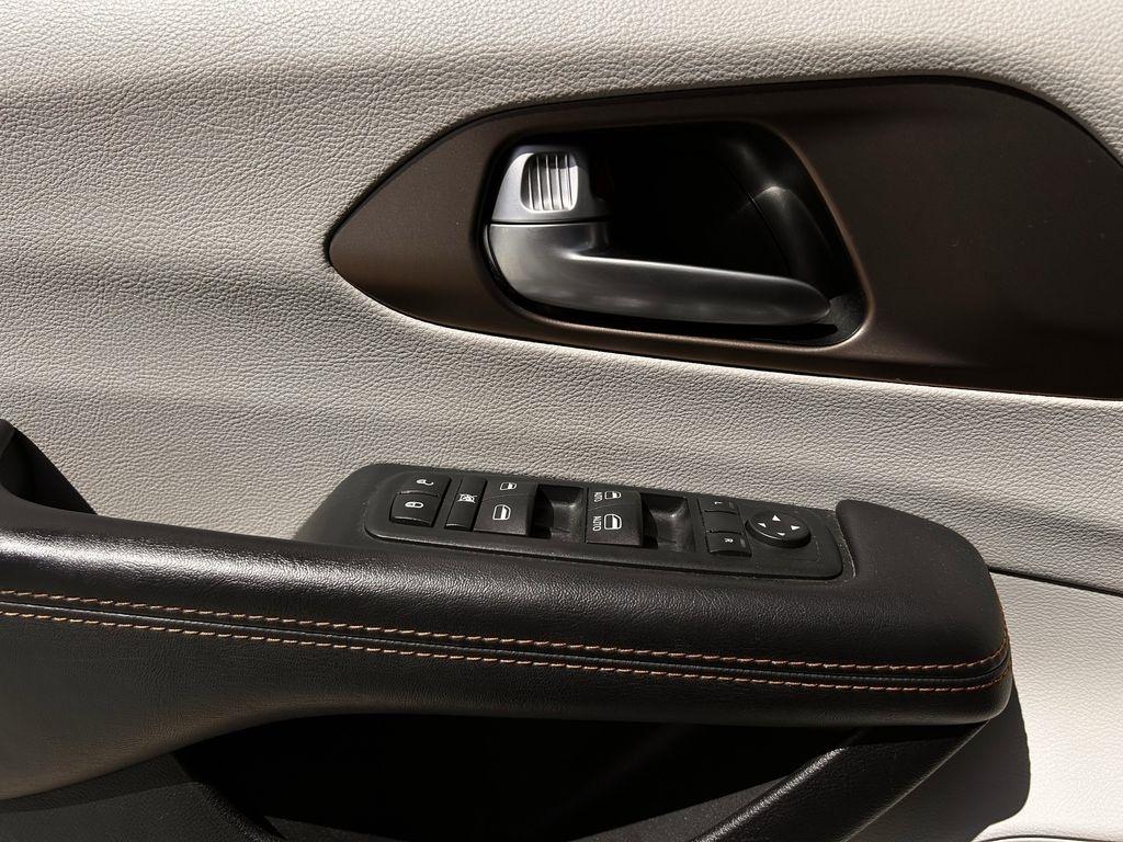 Chrysler Pacifica Touring 2017