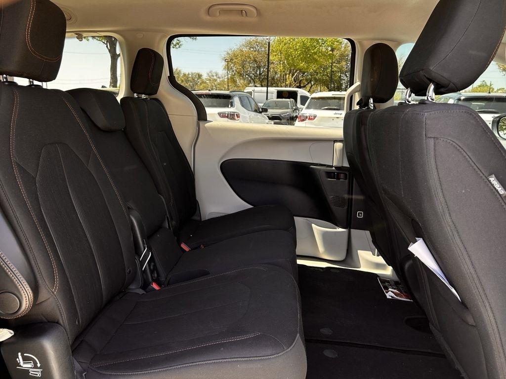 Chrysler Pacifica Touring 2017