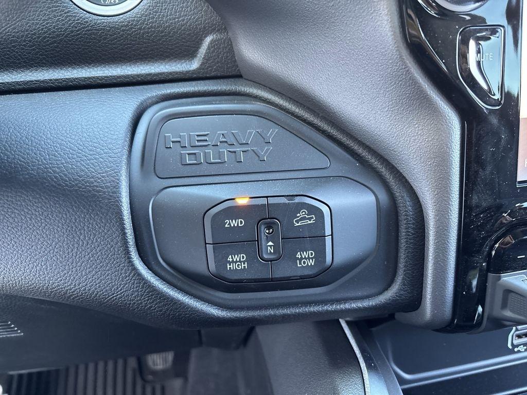 RAM 2500 Big Horn Crew Cab 4WD 2026