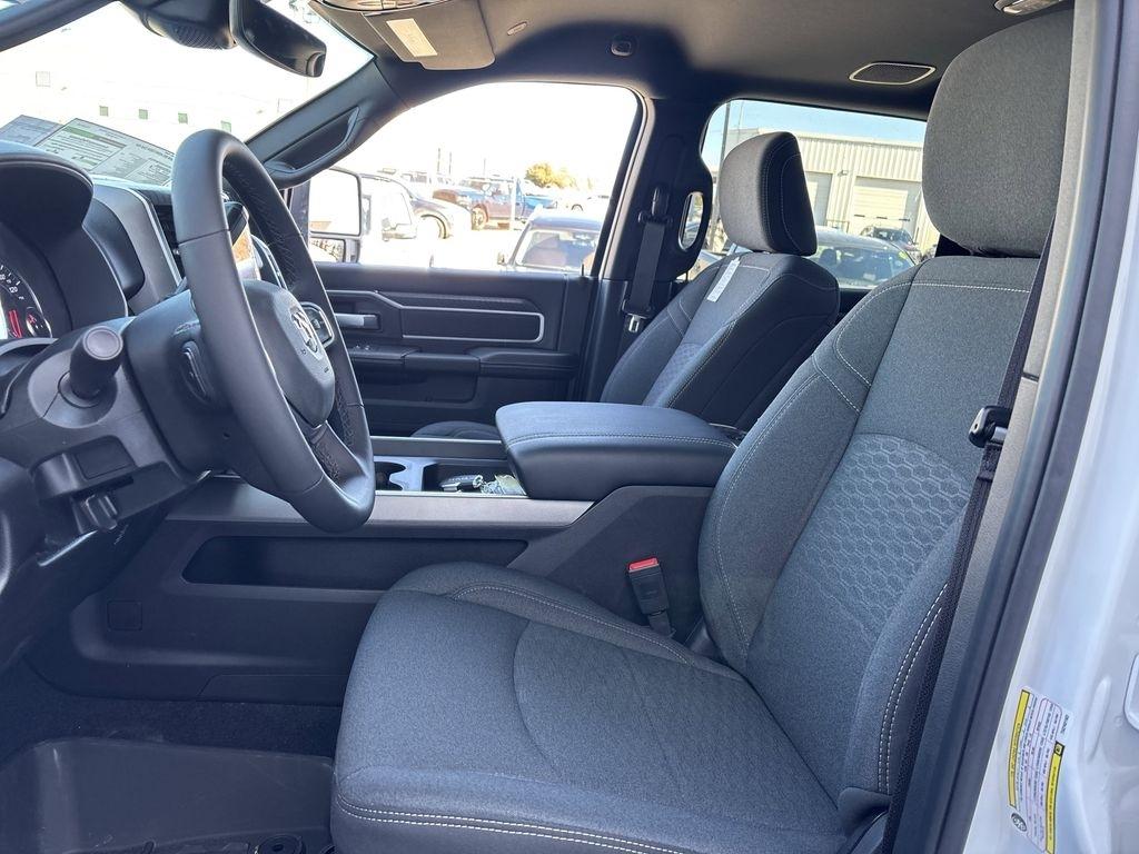 RAM 2500 Big Horn Crew Cab 4WD 2026