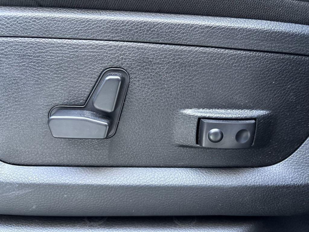 RAM 2500 Big Horn Crew Cab 4WD 2026