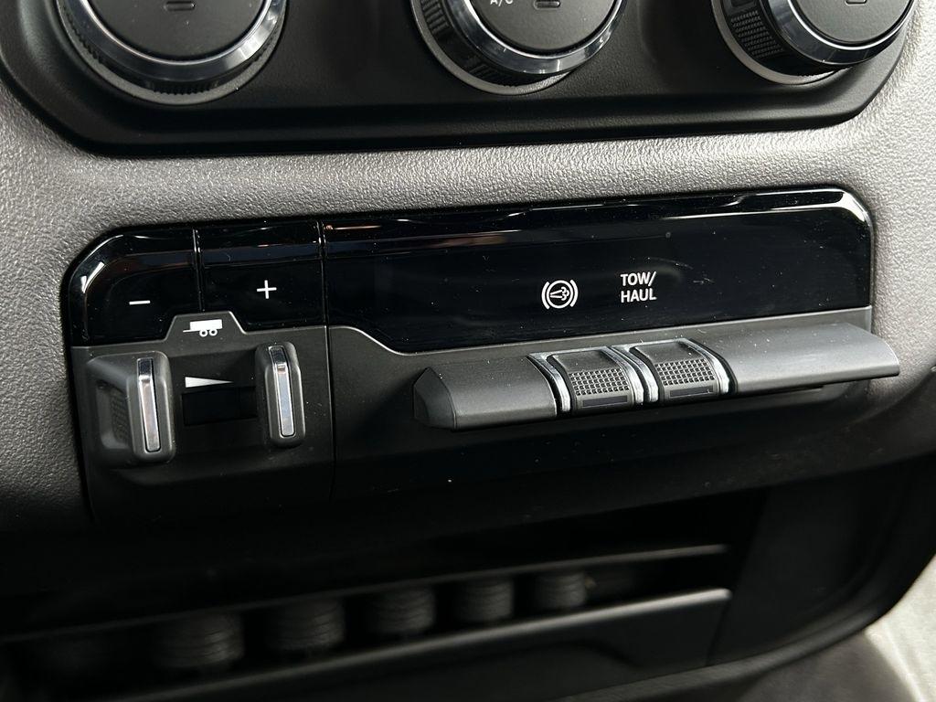 RAM 3500 Big Horn Crew Cab LWB 4WD DRW 2024
