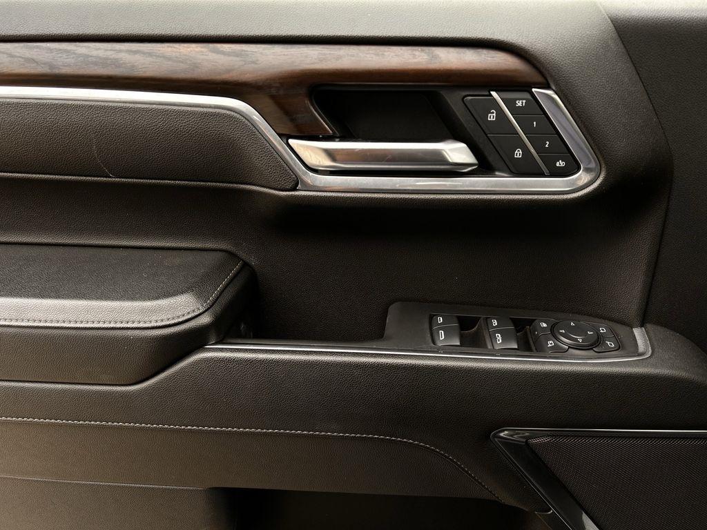 GMC Sierra 1500 SLT Crew Cab 4WD 2025