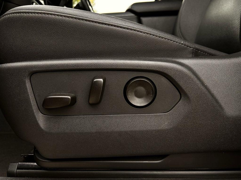 GMC Sierra 1500 SLT Crew Cab 4WD 2025