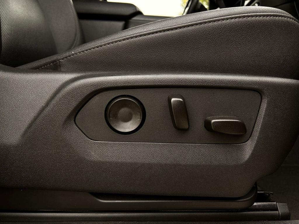 GMC Sierra 1500 SLT Crew Cab 4WD 2025