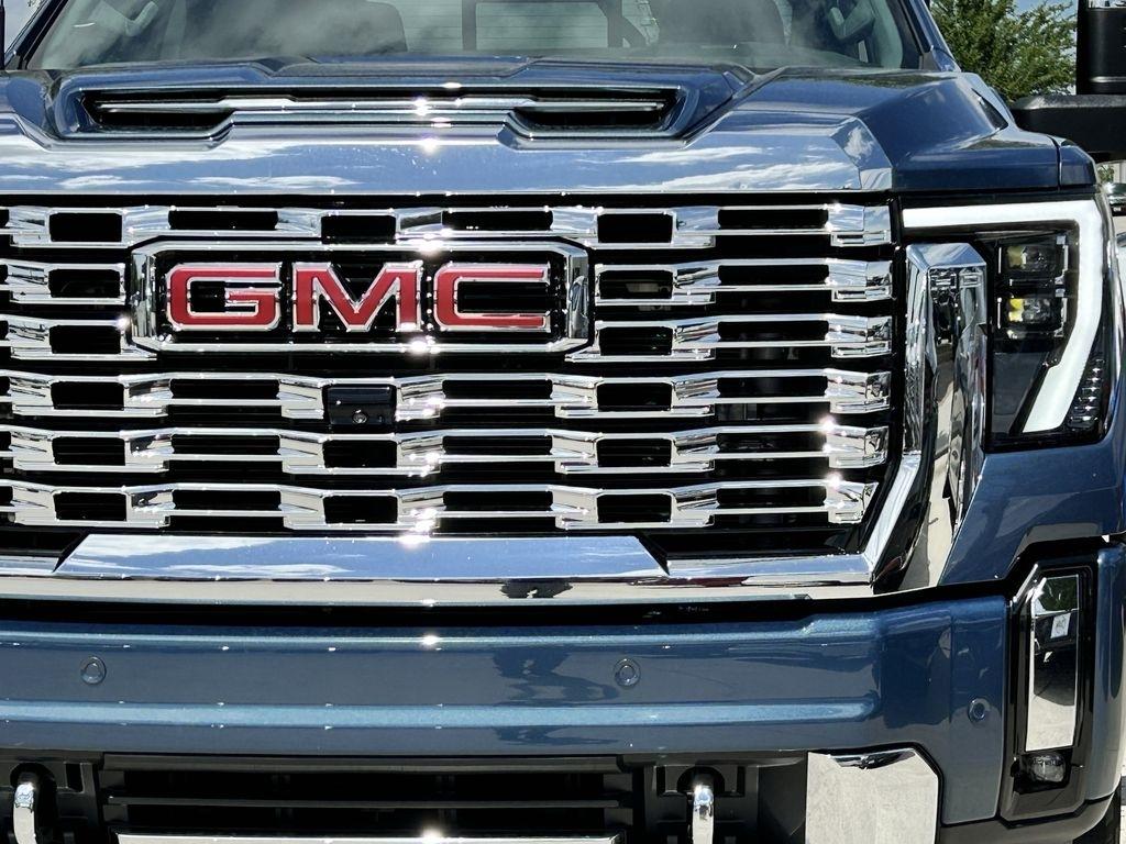 GMC Sierra 3500HD Denali Crew Cab 4WD 2025