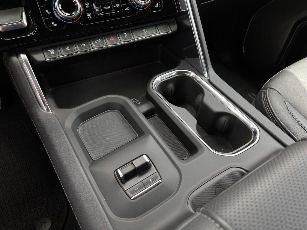 GMC Sierra 3500HD Denali Crew Cab 4WD 2025