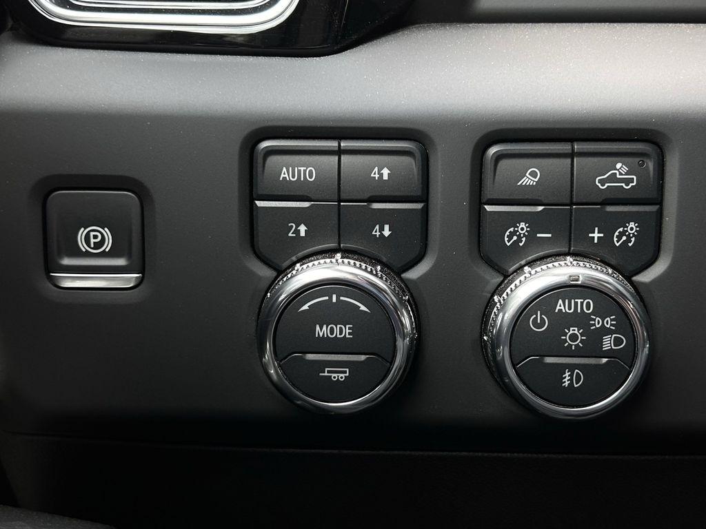 GMC Sierra 3500HD Denali Crew Cab 4WD 2025