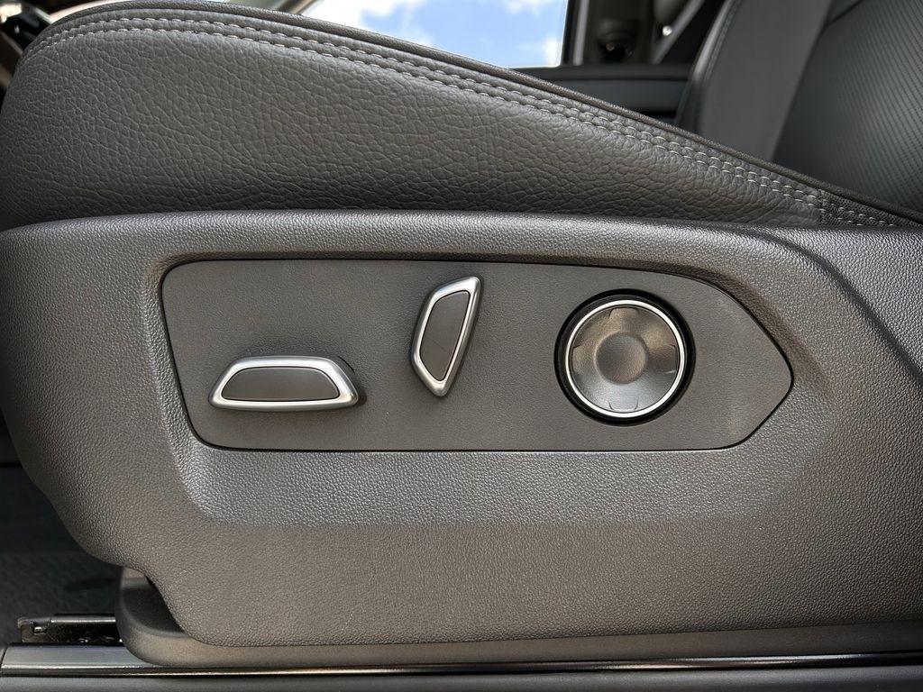 GMC Sierra 3500HD Denali Crew Cab 4WD 2025