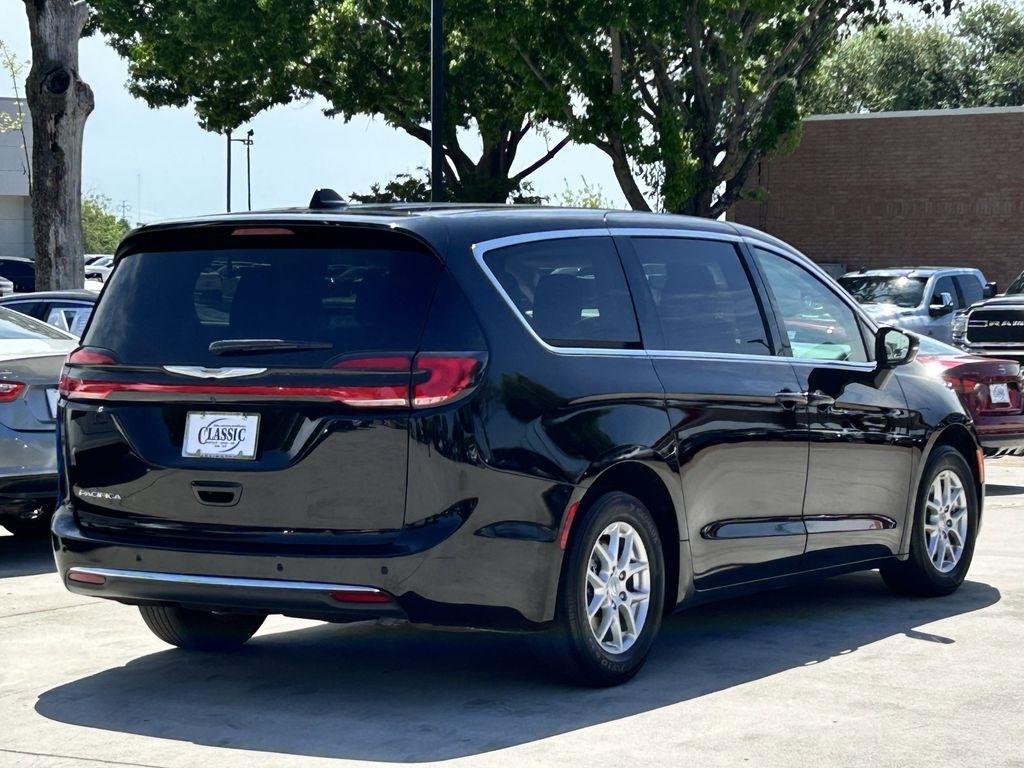 Chrysler Pacifica Touring L 2024