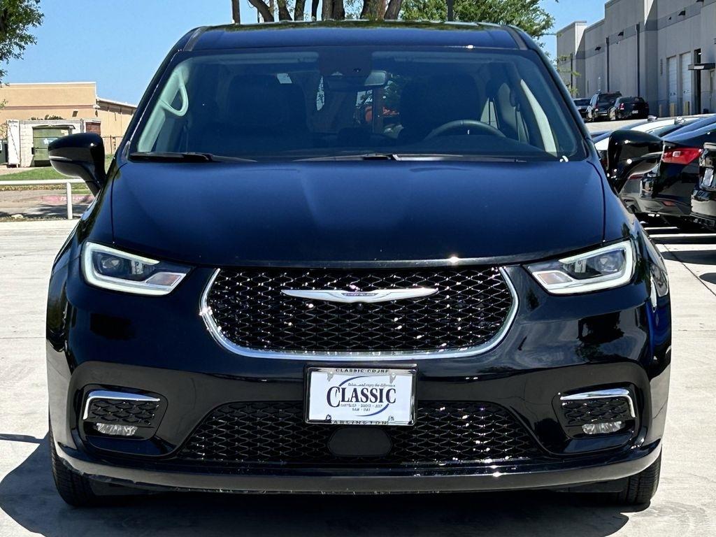 Chrysler Pacifica Touring L 2024