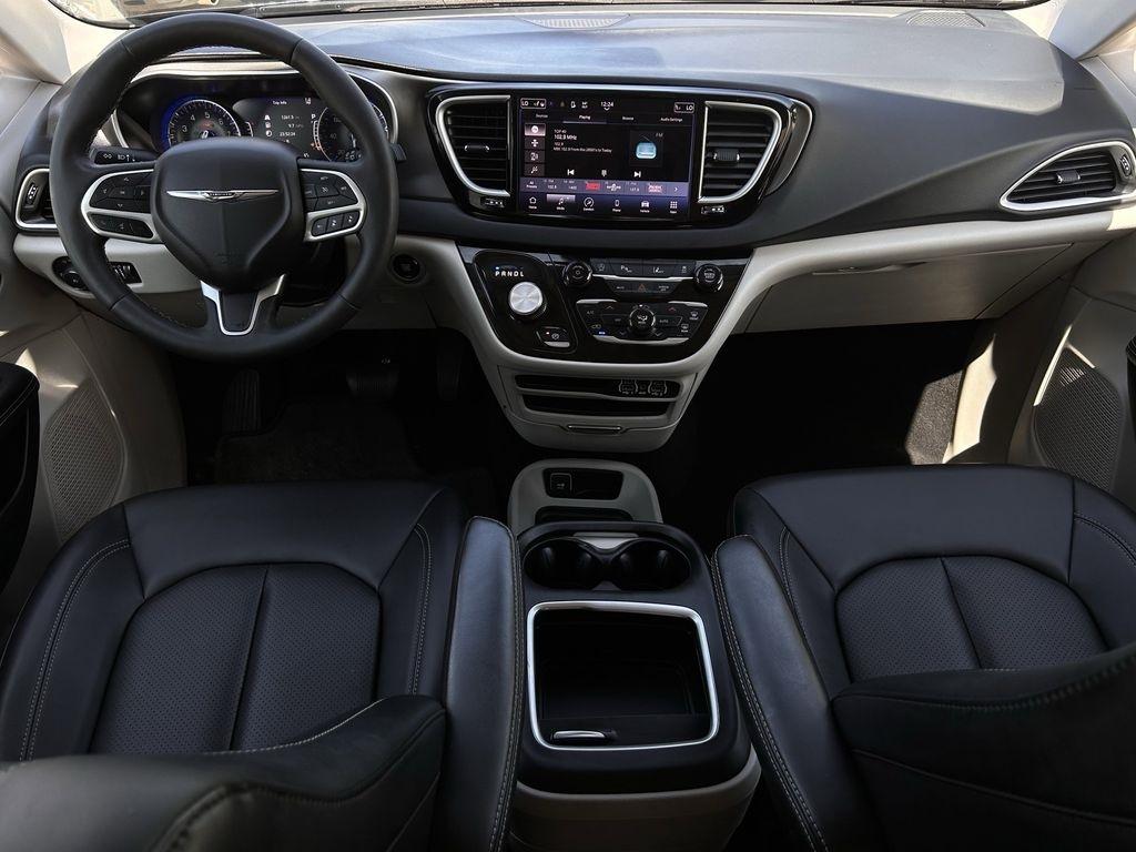 Chrysler Pacifica Touring L 2024