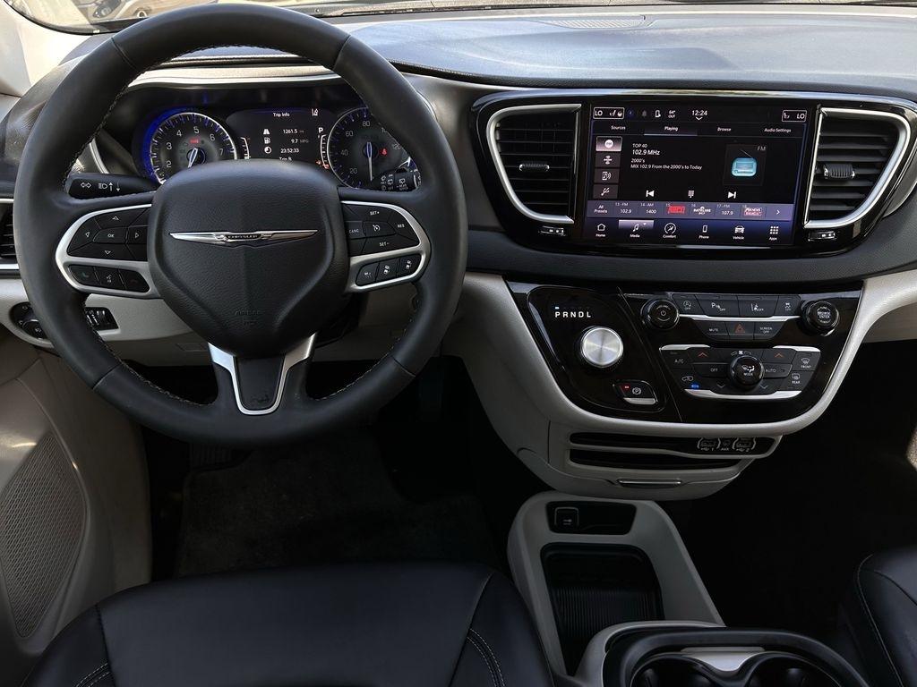 Chrysler Pacifica Touring L 2024