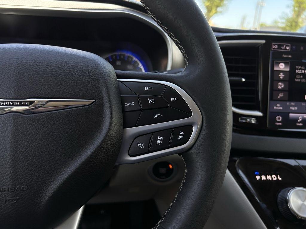 Chrysler Pacifica Touring L 2024