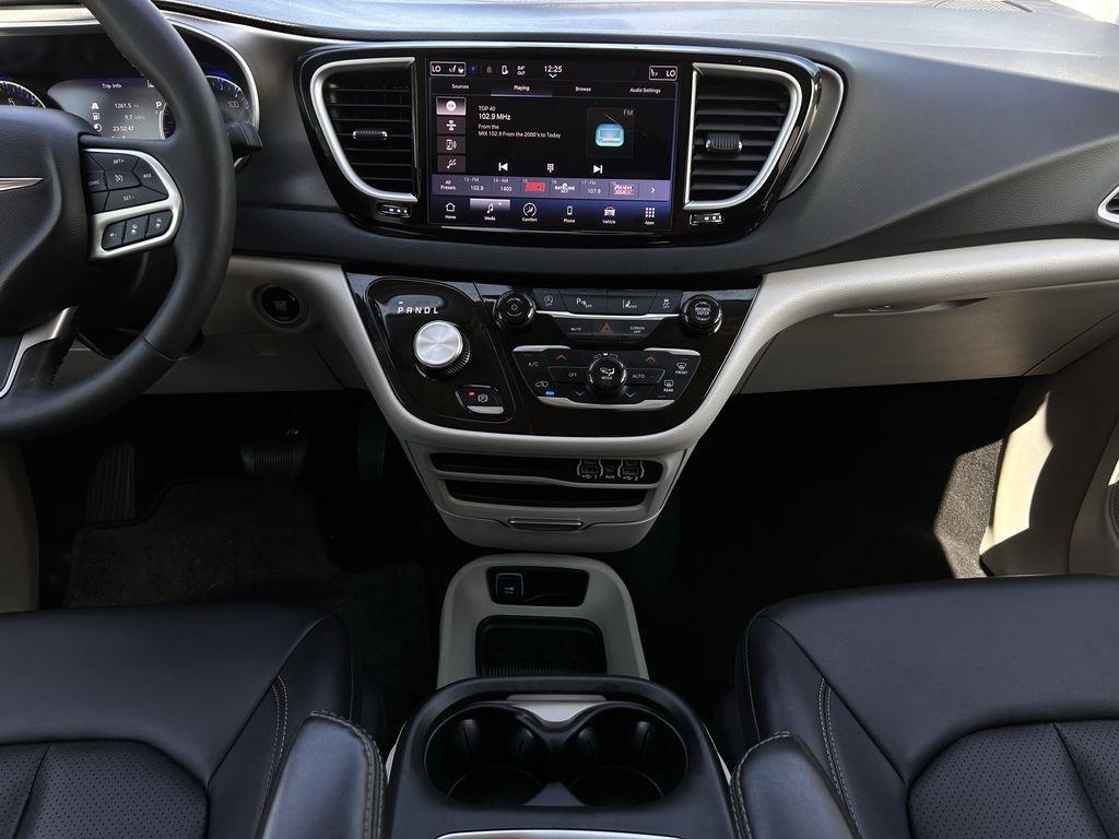 Chrysler Pacifica Touring L 2024