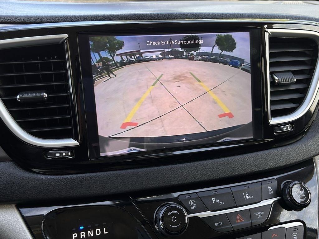 Chrysler Pacifica Touring L 2024