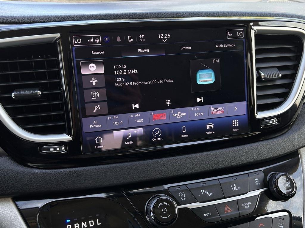 Chrysler Pacifica Touring L 2024