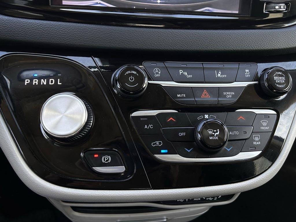 Chrysler Pacifica Touring L 2024