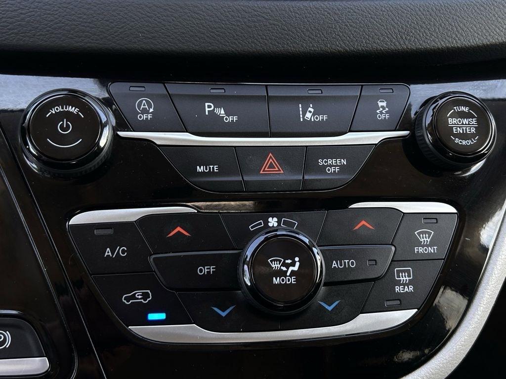 Chrysler Pacifica Touring L 2024