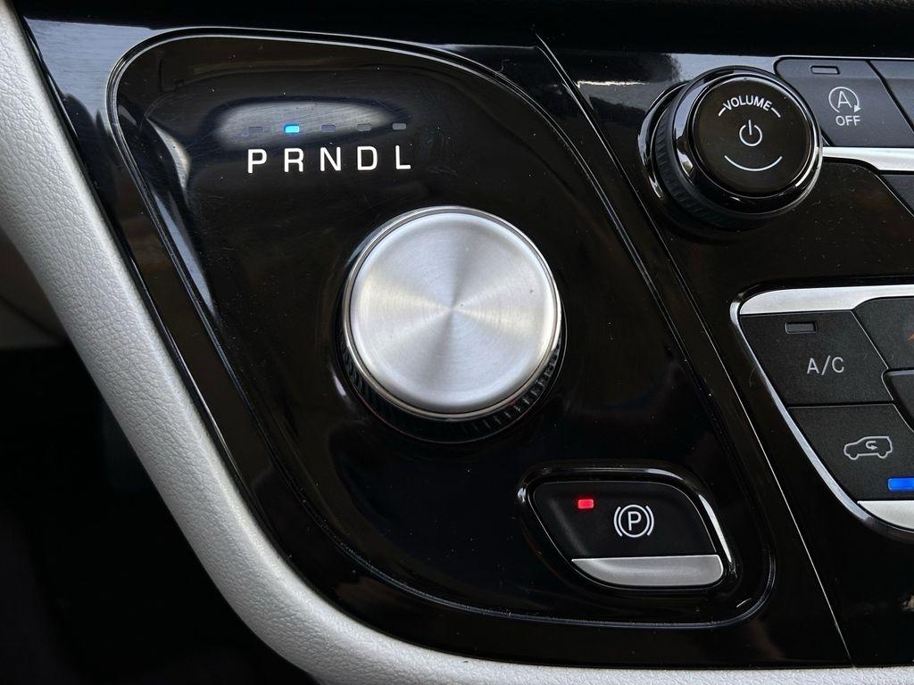 Chrysler Pacifica Touring L 2024