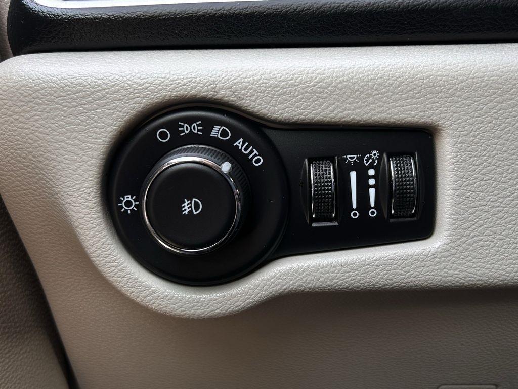 Chrysler Pacifica Touring L 2024