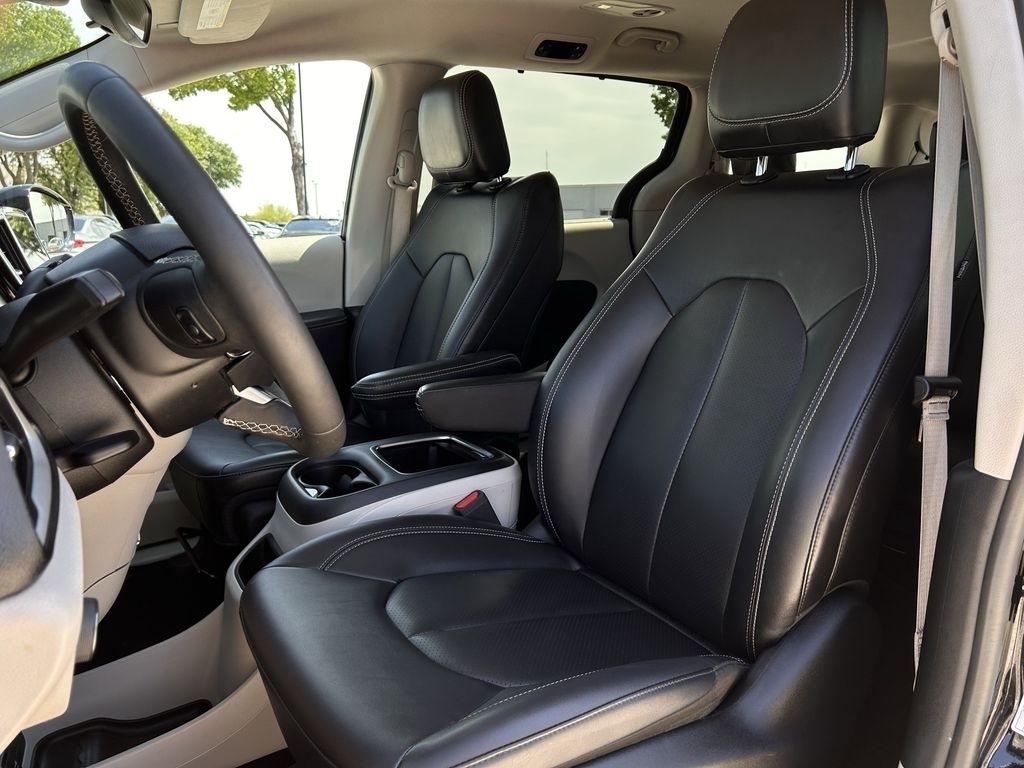 Chrysler Pacifica Touring L 2024