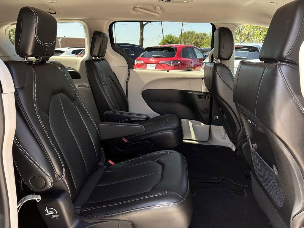 Chrysler Pacifica Touring L 2024