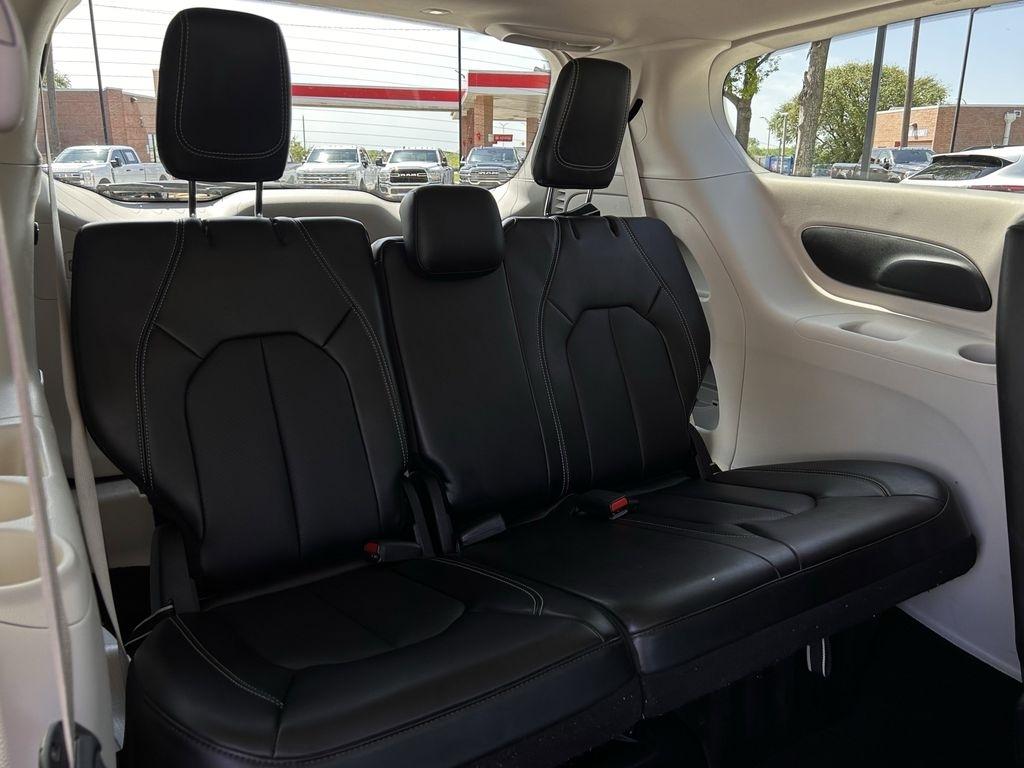 Chrysler Pacifica Touring L 2024