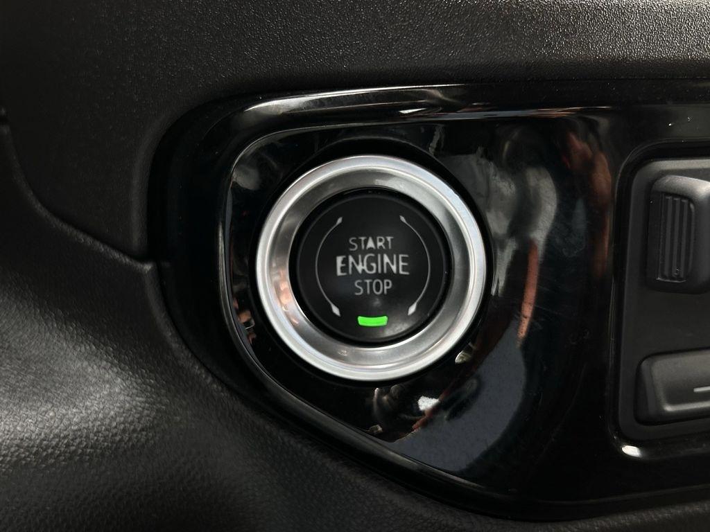 GMC Sierra 1500 SLT Crew Cab 4WD 2025