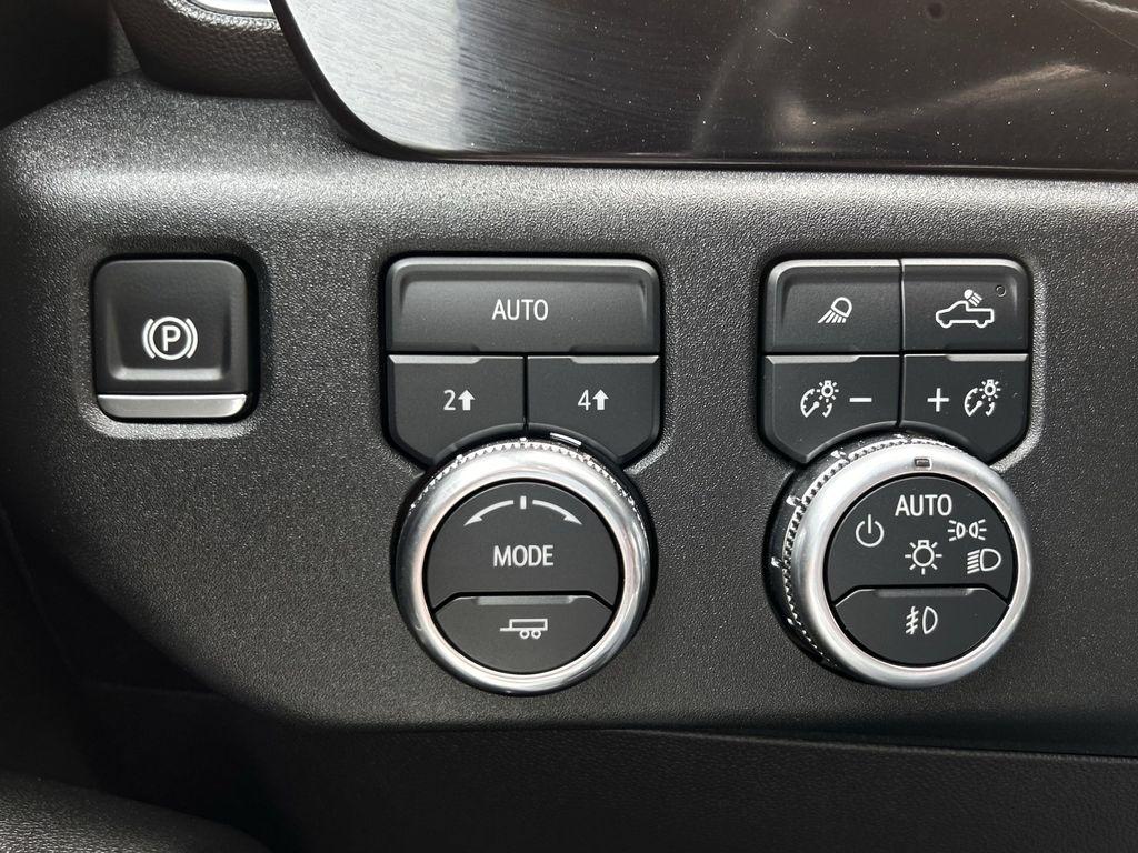 GMC Sierra 1500 SLT Crew Cab 4WD 2025