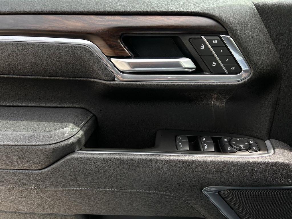 GMC Sierra 1500 SLT Crew Cab 4WD 2025