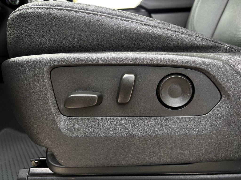 GMC Sierra 1500 SLT Crew Cab 4WD 2025