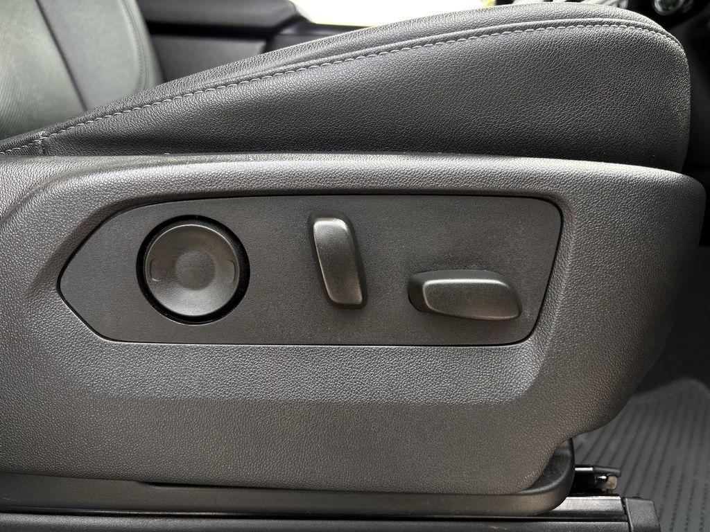 GMC Sierra 1500 SLT Crew Cab 4WD 2025