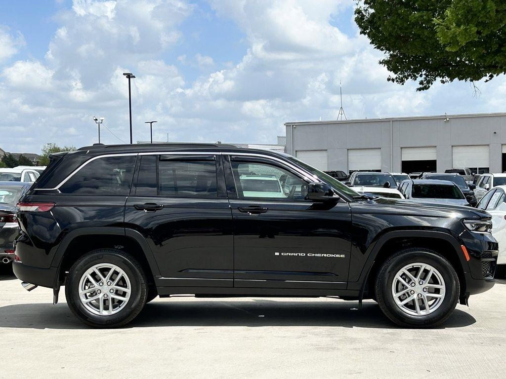 Jeep Grand Cherokee Laredo E 2WD 2025
