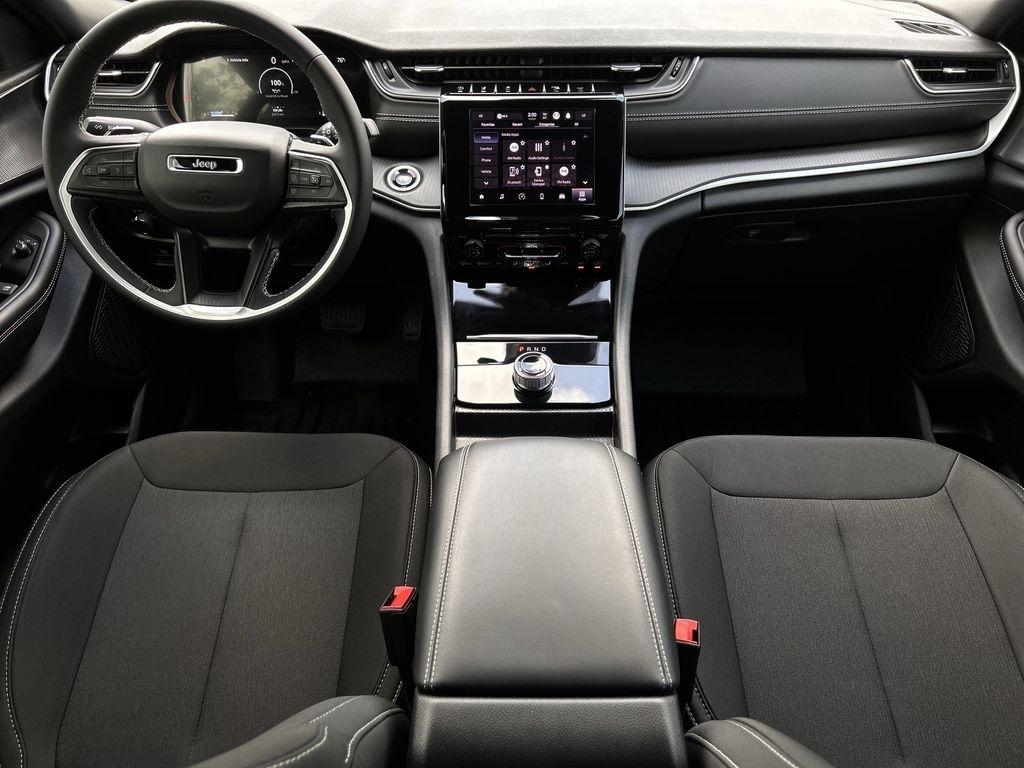 Jeep Grand Cherokee Laredo E 2WD 2025