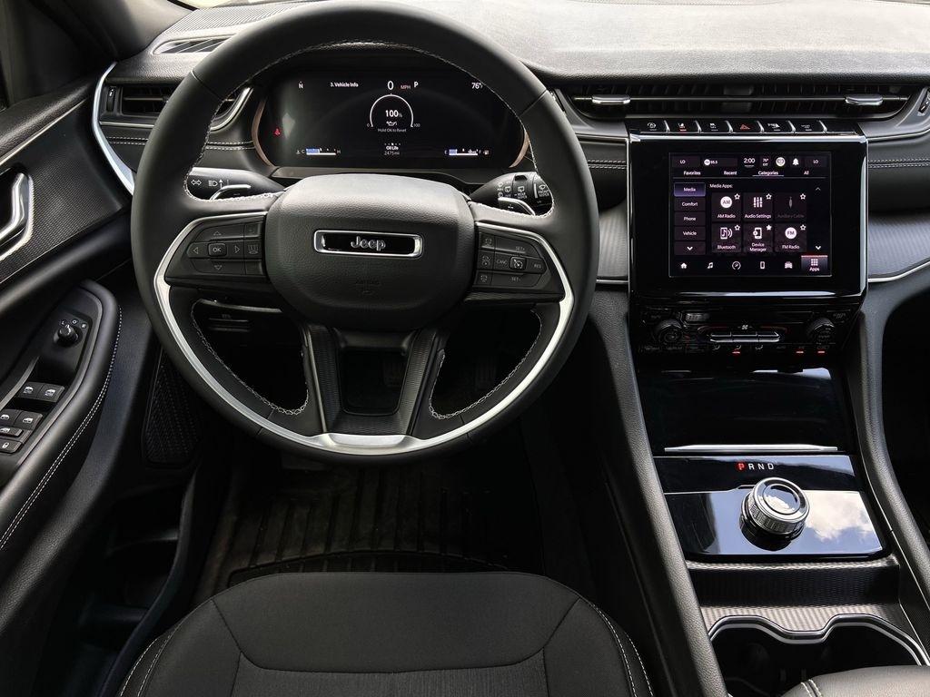 Jeep Grand Cherokee Laredo E 2WD 2025