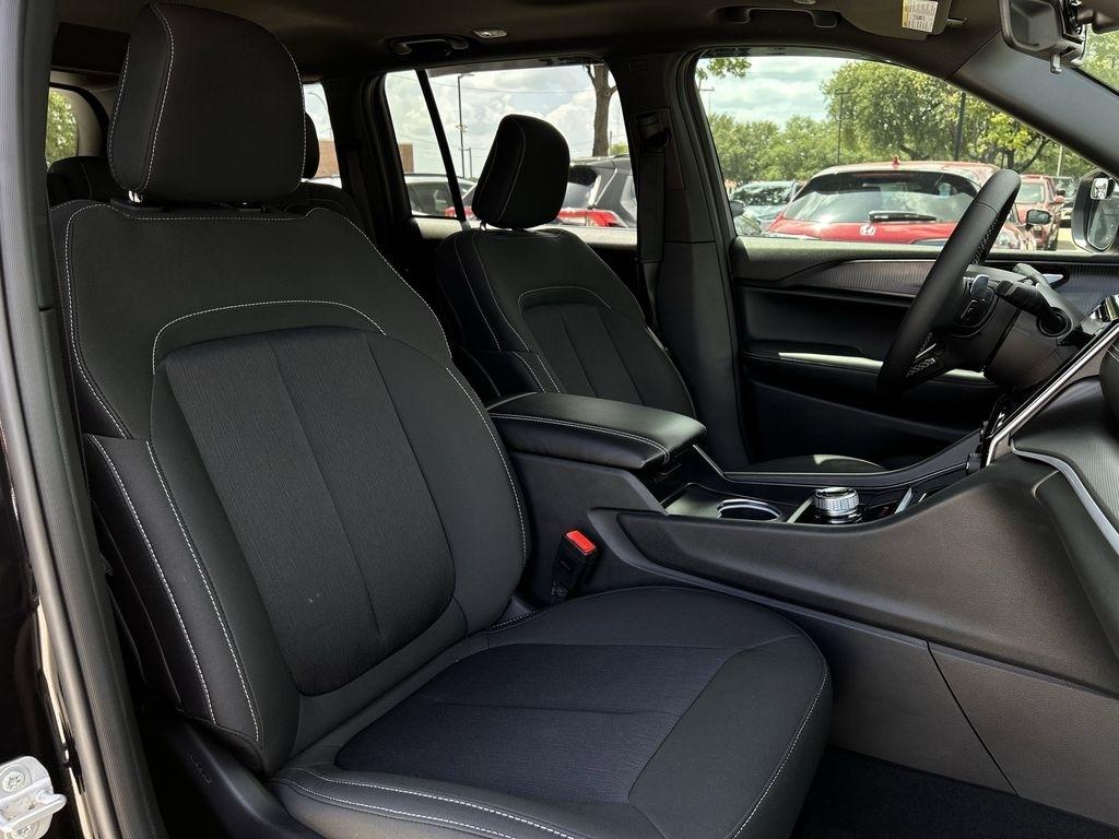 Jeep Grand Cherokee Laredo E 2WD 2025