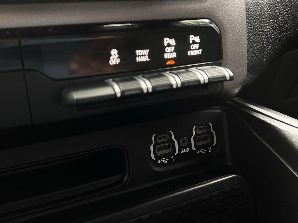 RAM 1500 Big Horn Quad Cab 2WD 2022