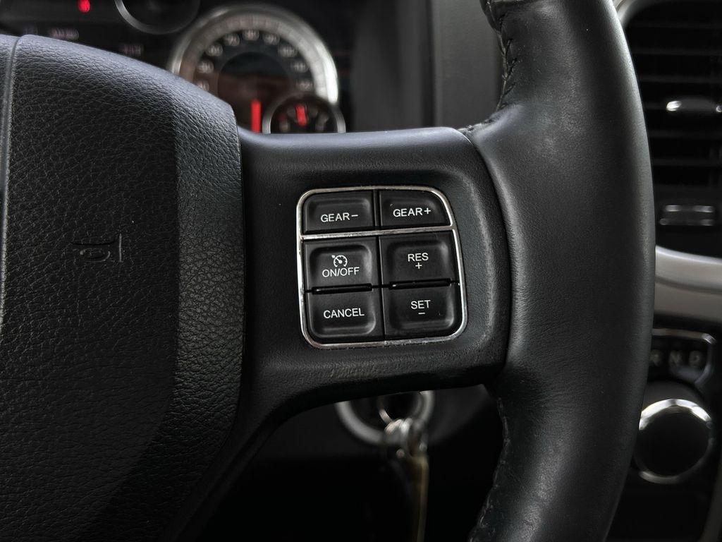 RAM 1500 SLT Crew Cab SWB 2WD 2016